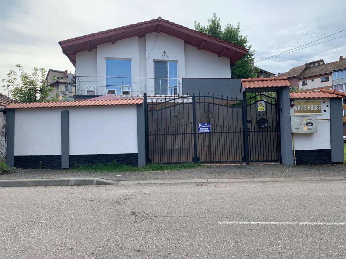 White House Guest House Hunedoara Dış mekan fotoğraf